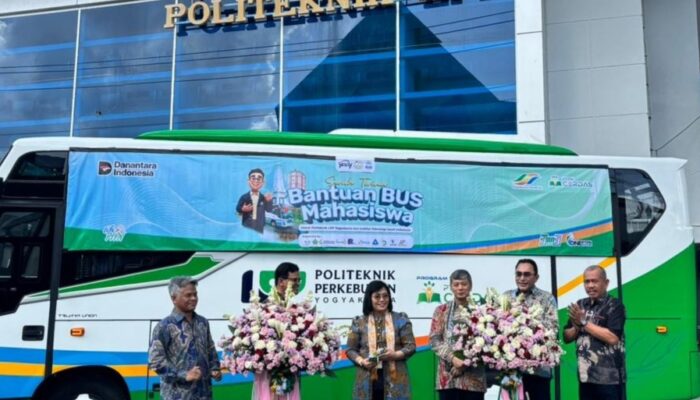 PTPN III Serahkan Hibah Bus ke Politeknik LPP Yogyakarta dan ITSI
