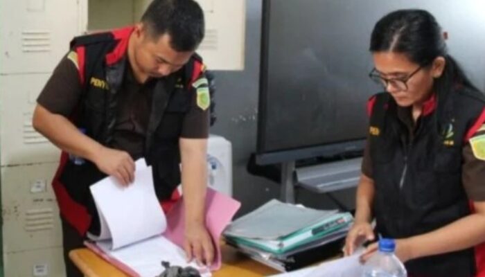 Rumah Kepala dan Bendahara SMKN 1 Teluk Dalam Digeledah Terkait Dana BOS