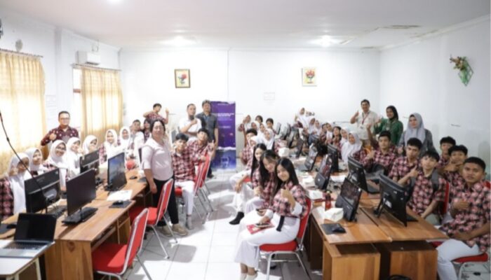 Universitas Mikroskil Bekali Siswa SMKN 6 Medan Keterampilan Pemasaran Digital