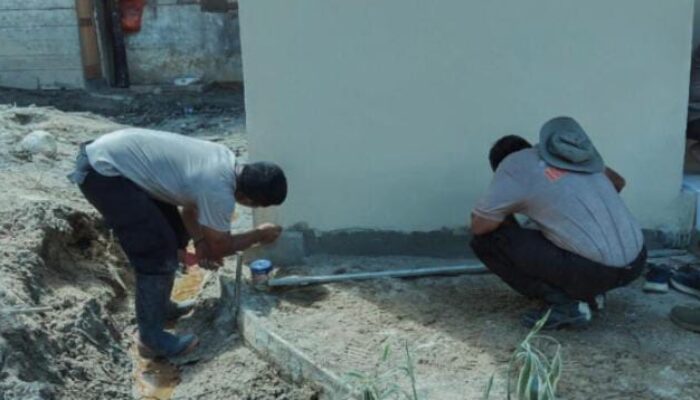 Brimob Polda Sumut Percepat Pembangunan MCK di Tapsel