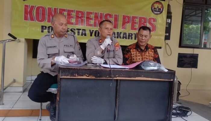 Gegara Cemburu, Pria di Yogyakarta Tusuk Paha Temannya