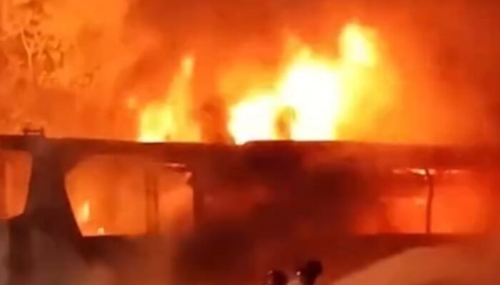 Bus Rosalina Indah Terbakar di Tol Sragen