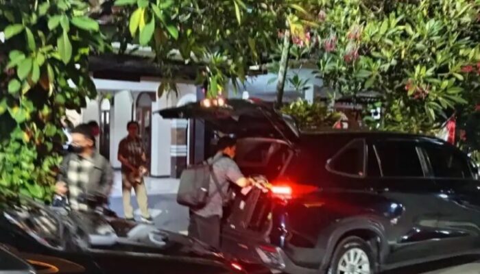 KPK Geledah Rumah Walikota Madiun