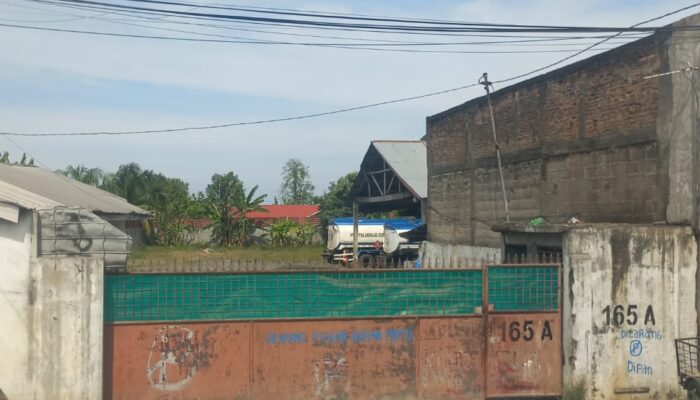 Gudang Penyimpanan Truk BBM PT PAS di Martubung Diduga Ilegal