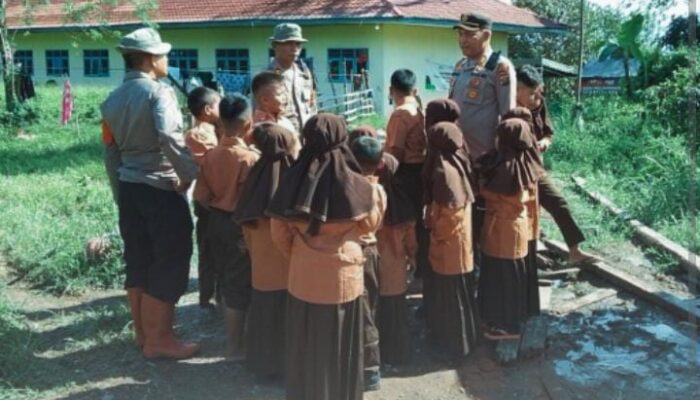 Personil Polda Sumut Kunjungi Madrasah di Sipirok