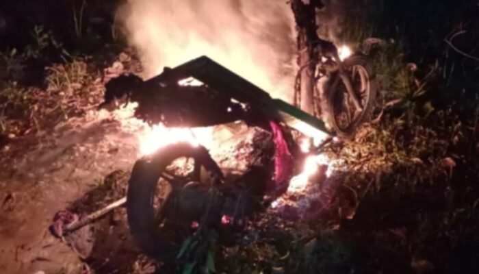 Nekat Selingkuhi Istri Orang, Motor Milik Pemuda di Sampang Dibakar Massa