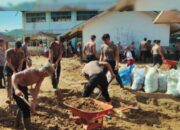 Brimob dan TNI Bersihkan Sekolah Terdampak Bencana Tapteng