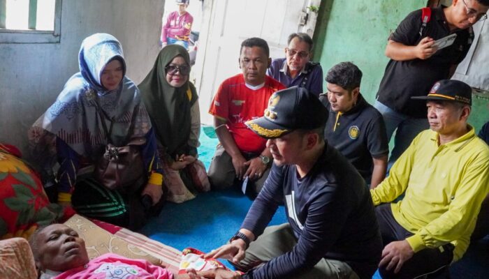 Walikota Tebing Tinggi Kunjungi Keluarga Pedagang Pasar Gambir dan Pasien RSUD