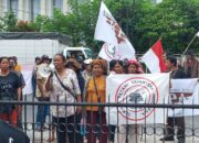 Puluhan Petani Demo Kantor Bupati Simalungun