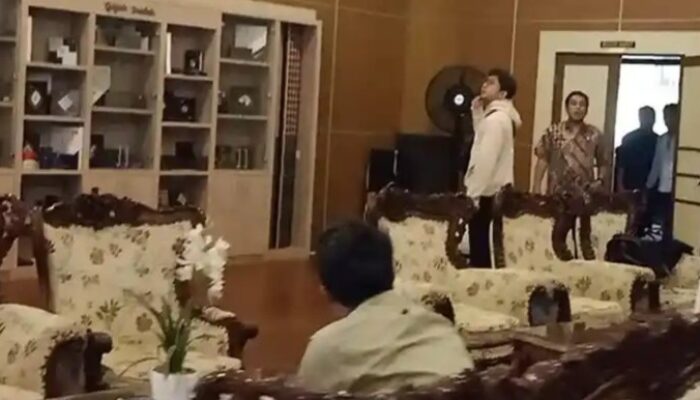 Ruang Kerja Bupati dan Sekda Pekalongan Digeledah KPK