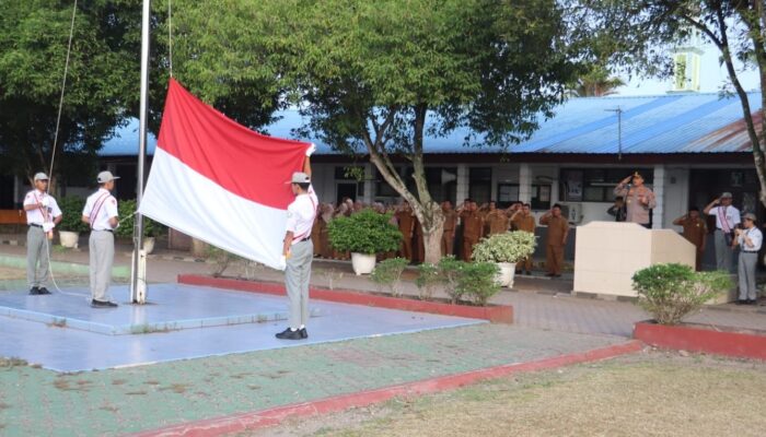 Kapolres Langkat Pimpin Upacara di SMAN 1 Stabat