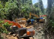 Belasan Unit Alat Berat untuk Operasional Tambang Emas Ilegal Diamankan Polisi