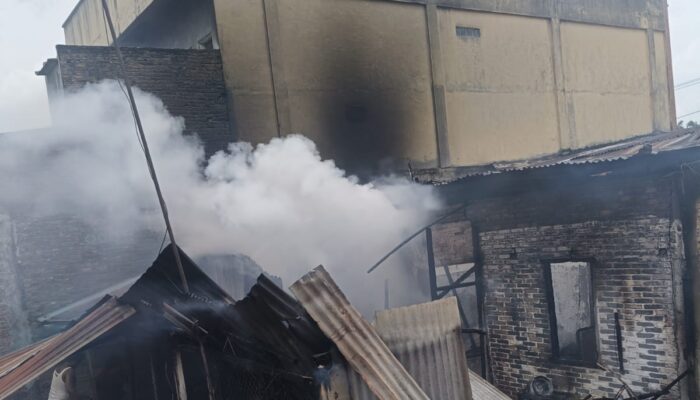 Unit Reskrim Polsek Dolok Masihul Cek TKP Kebakaran Rumah