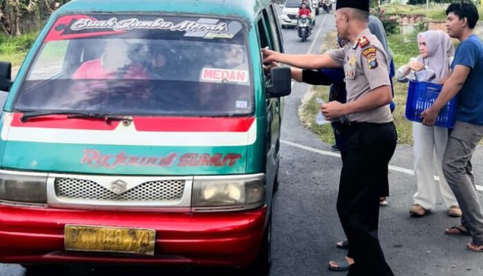 SPPG 1 Polres Sergai Bagikan Takjil kepada Masyarakat