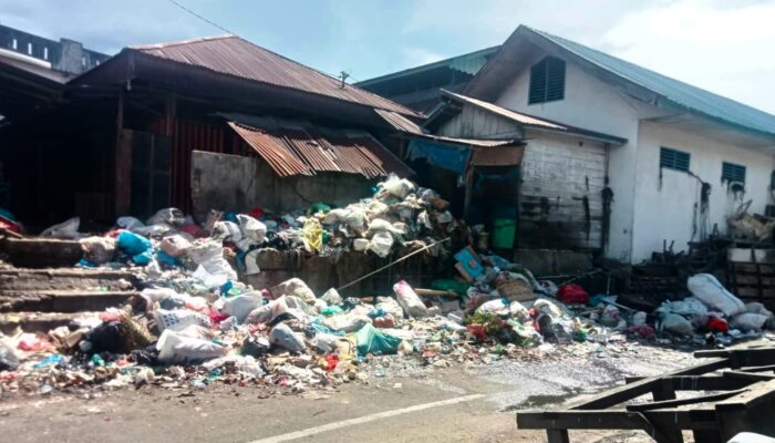 Warga Keluhkan Sampah di Pasar Kotanopan, Pemkab Madina Diminta Tak Tutup Mata