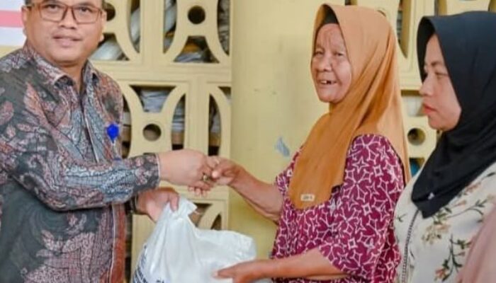 Walikota Padangsidimpuan Salurkan Bantuan CBP