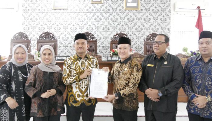 Walikota Tanjungbalai Hadiri Penyampaian Rekomendasi LKPj TA 2025