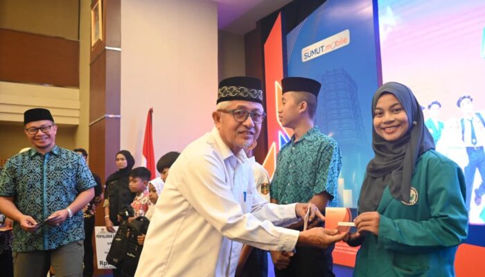 Bank Sumut Salurkan Zakat Bentuk Beasiswa dan Perlengkapan Sekolah
