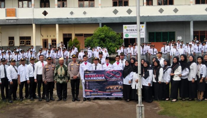 Pimpin Upacara di SMK Karya Utama, Kapolsek Dolok Masihul Ajak Jauhi Narkoba