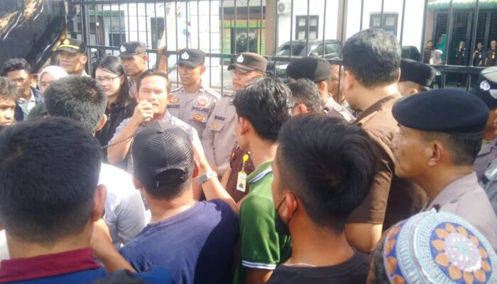 Kejari dan Pemkab Madina Digeruduk Warga, Tuntut Usut Dugaan Korupsi Dana Desa Sopo Batu