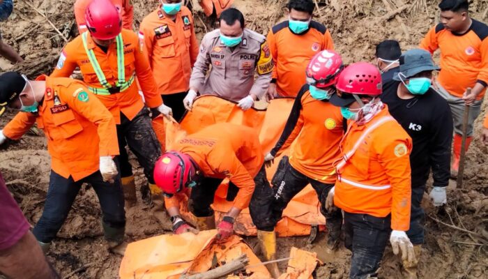 Korban Longsor di Batangtoru Tapsel Dievakuasi