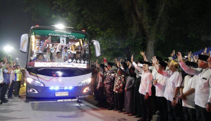 Ratusan Jamaah Calon Haji Kloter 11 Asal Tanjungbalai Dilepas