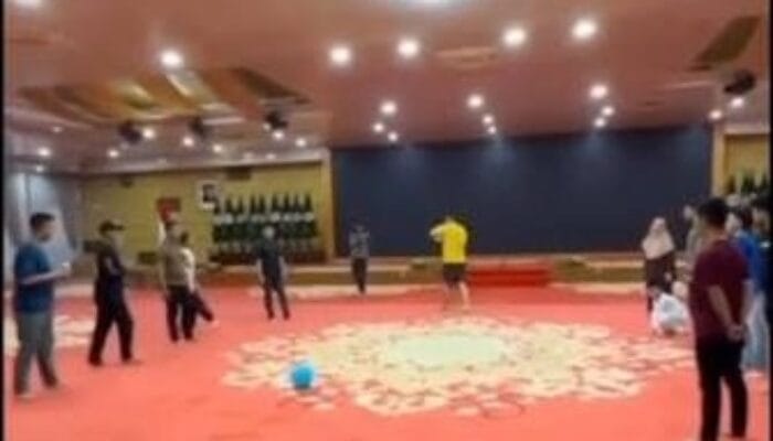 Masyarakat Soroti Aula Pemprov Sumut ‘Disulap’ Jadi Lapangan Bola