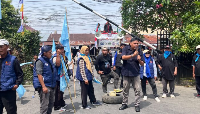 Demo di Disdik Medan Ricuh, Oknum Diduga Preman Muncul Ditengah Massa