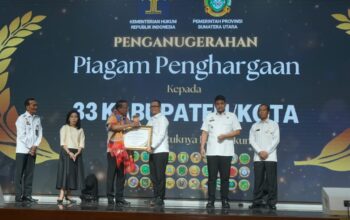 Pemko Tanjungbalai Terima Penghargaan dari Menkum RI