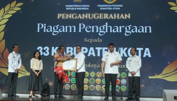 Pemko Tanjungbalai Terima Penghargaan dari Menkum RI