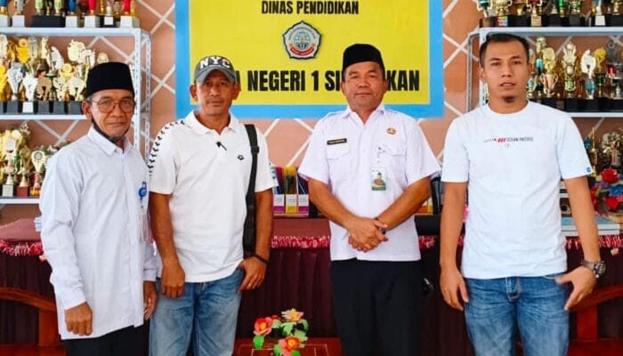 Kepala SMAN 1 Sinunukan Enggan Berkomentar Terkait Kasus Dugaan Pungli